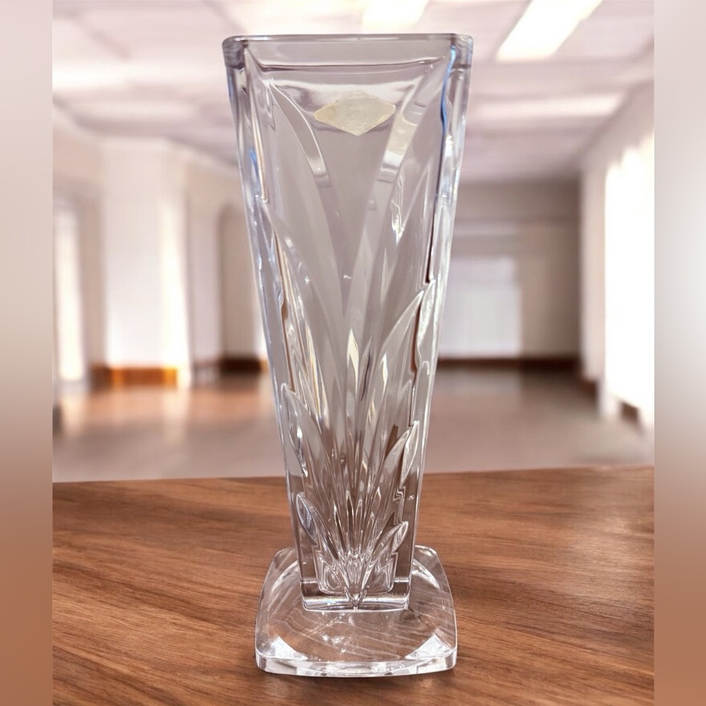 Shannon Elegant Crystal Vase - Picture 8 of 9